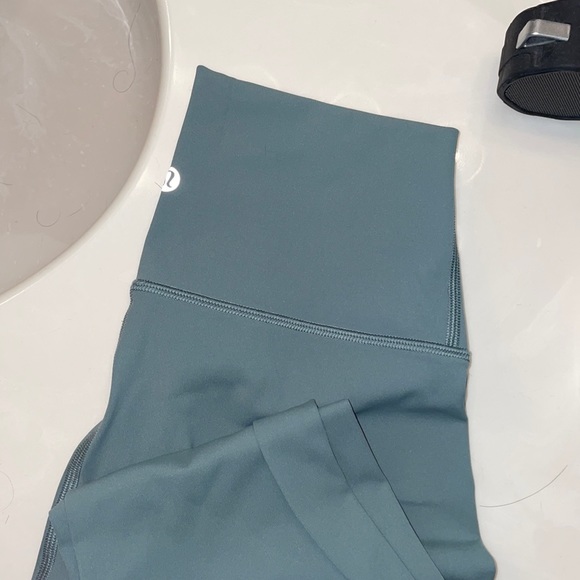 LuluLemon Wunder Under High Rise Luxtreme 21” - Picture 5 of 5